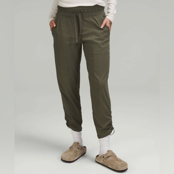 Lululemon Dance Studio Mid-Rise Cropped Pants | Size 4 - Picture 3 of 12